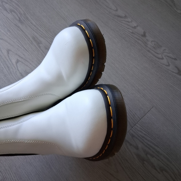 Dr. Martens 2976 Yellow Stitch Smooth Leather Chelsea Boots In White - Picture 8 of 13